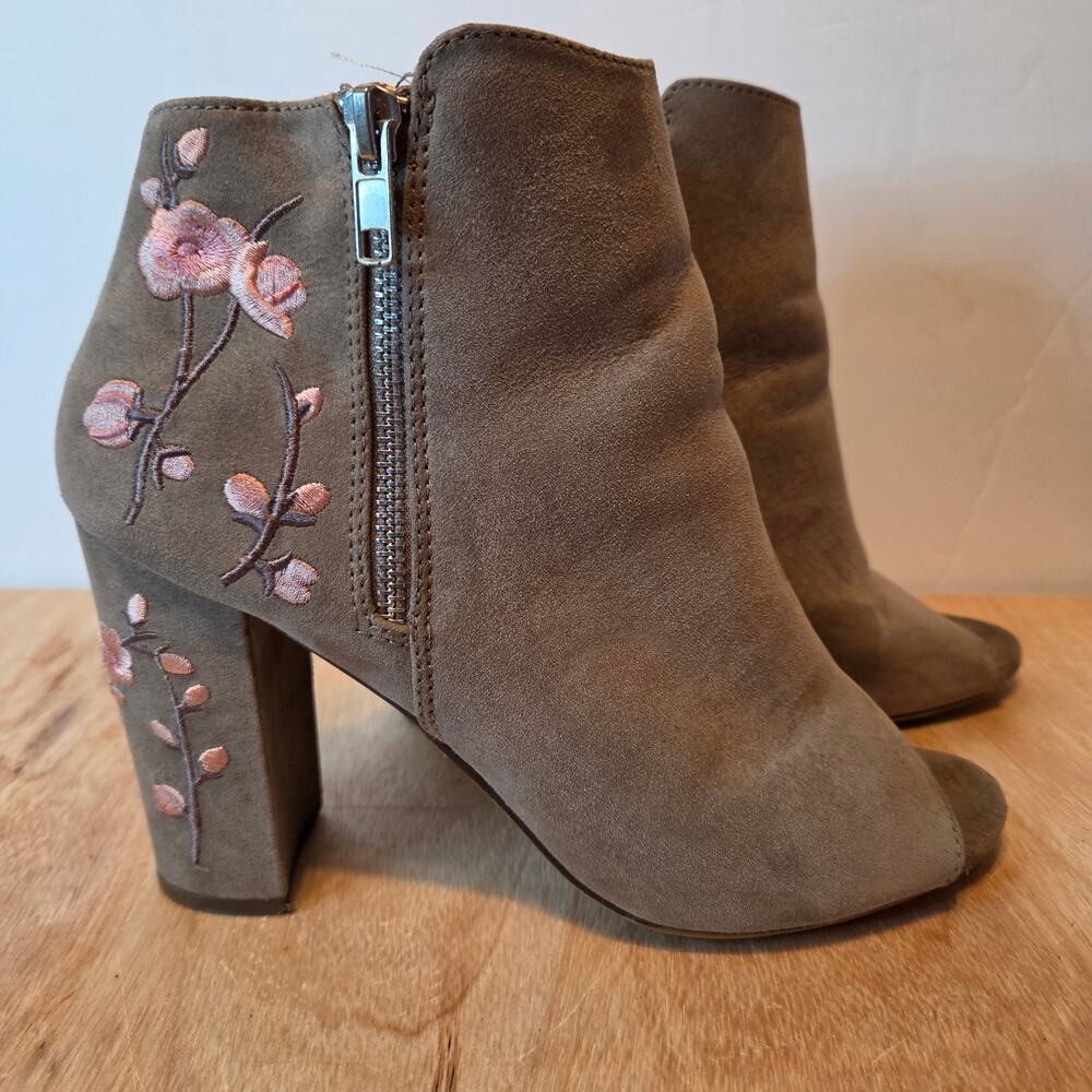 Candies Taupe Faux Suede Peep-Toe Ankle Booties pink/cream floral embroidery 8.5
